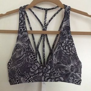 Lululemon sports bra size 4